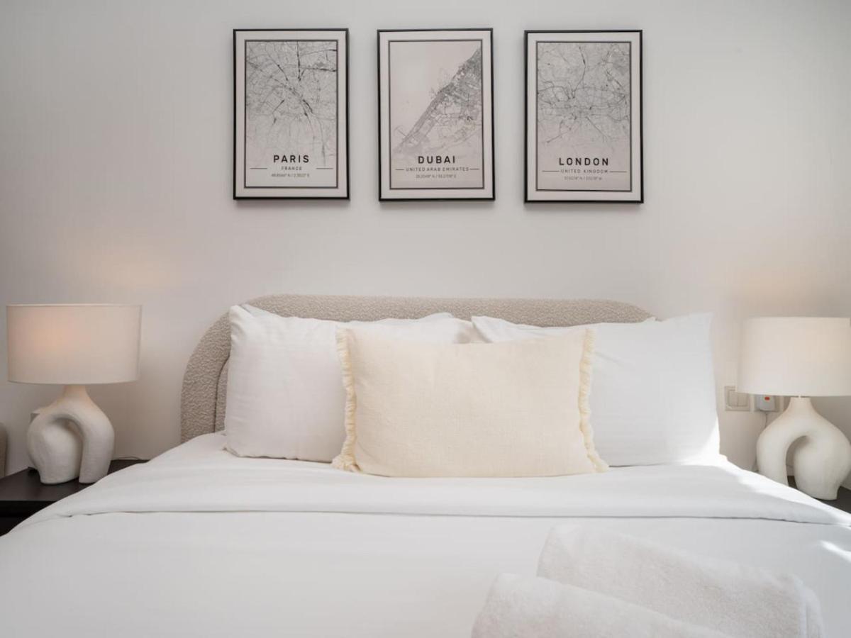 Stylish Eaton Place In Jvc