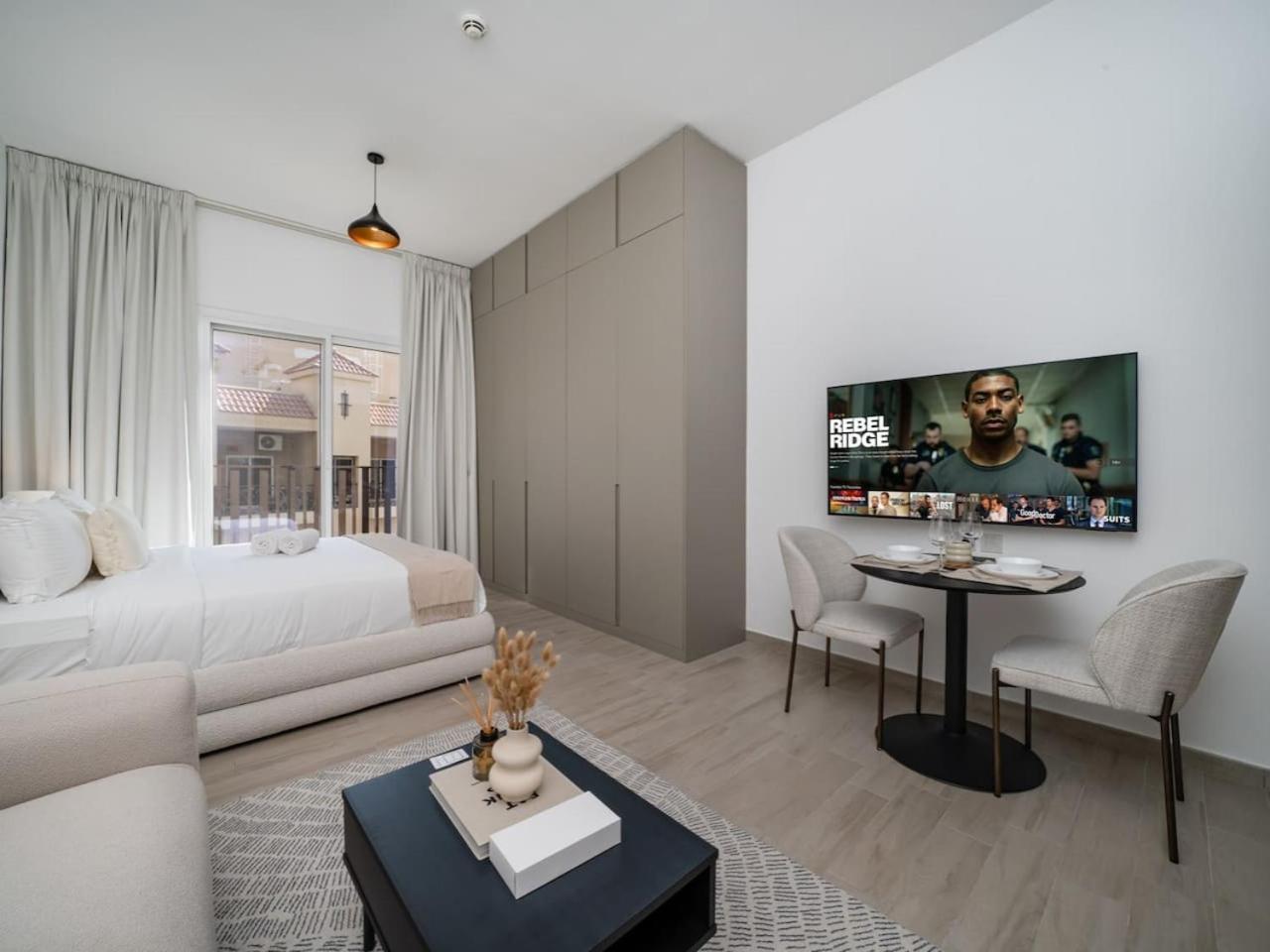 Stylish Eaton Place In Jvc Apartment *